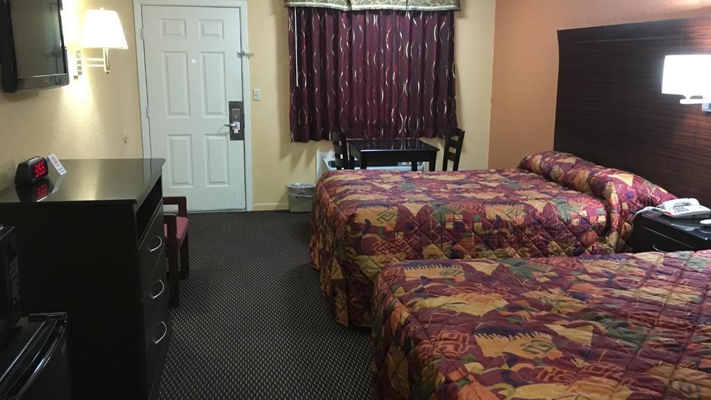 Redwood Inn - White Hall Bagian luar foto