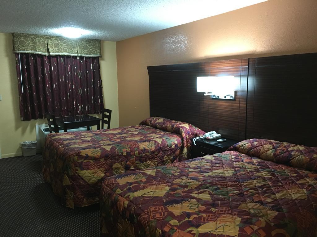 Redwood Inn - White Hall Bagian luar foto