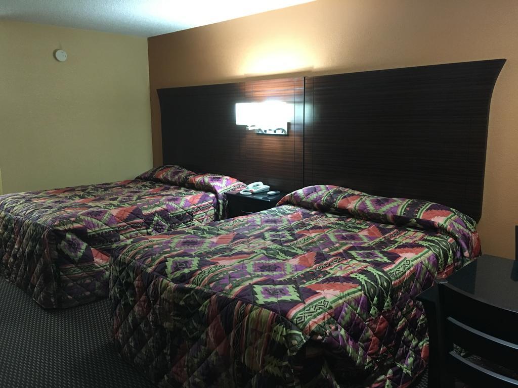 Redwood Inn - White Hall Bagian luar foto