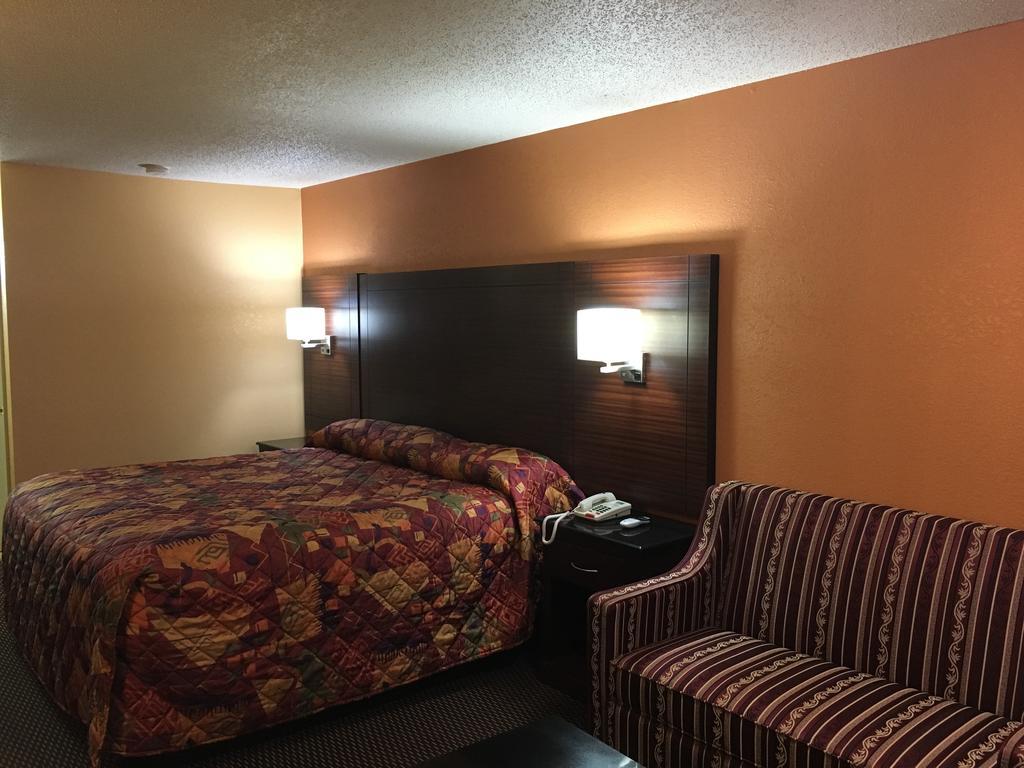 Redwood Inn - White Hall Bagian luar foto