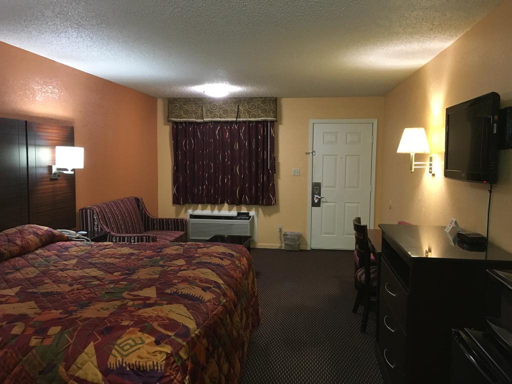 Redwood Inn - White Hall Bagian luar foto