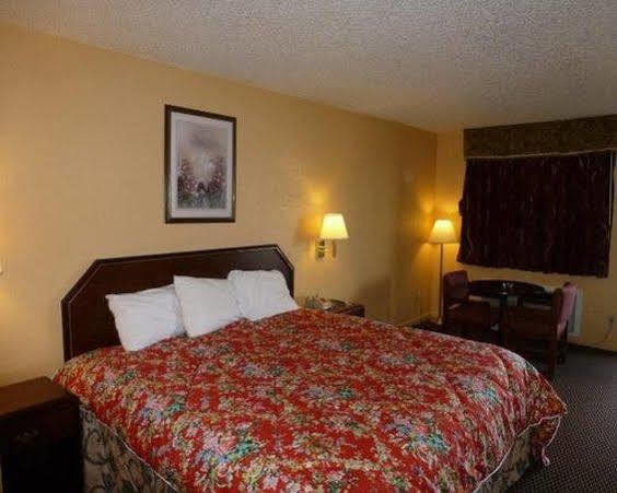 Redwood Inn - White Hall Bagian luar foto