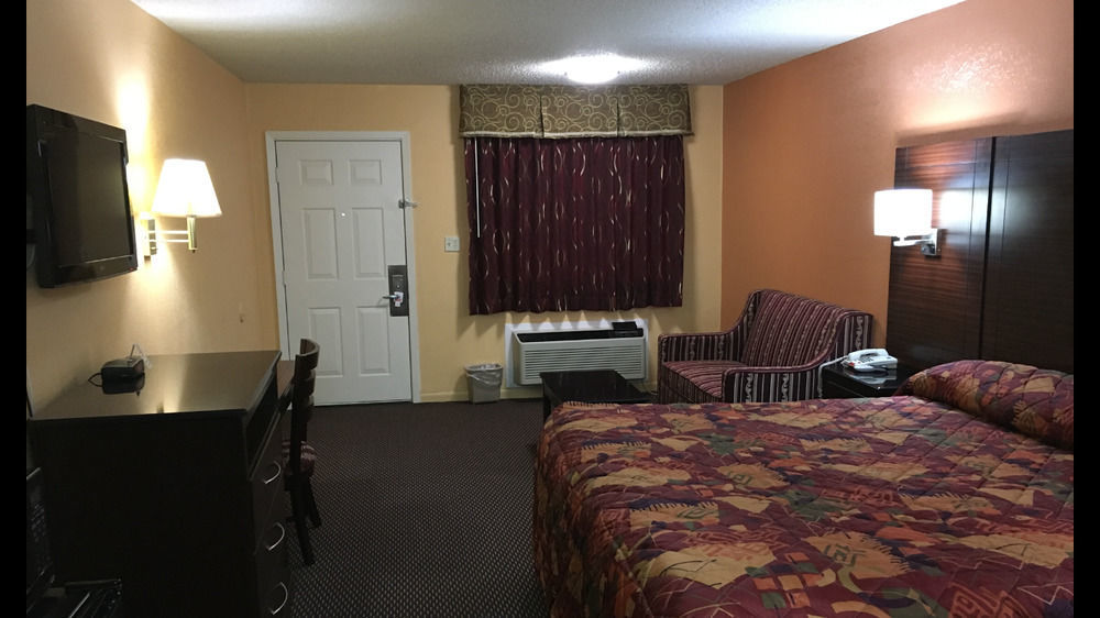 Redwood Inn - White Hall Bagian luar foto
