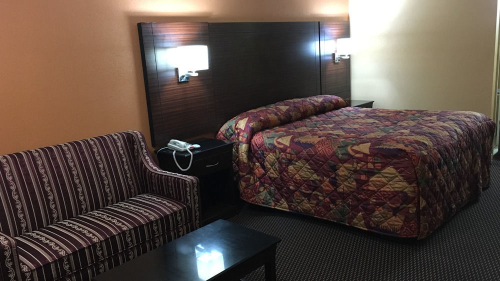Redwood Inn - White Hall Bagian luar foto