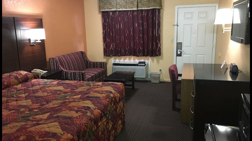 Redwood Inn - White Hall Bagian luar foto