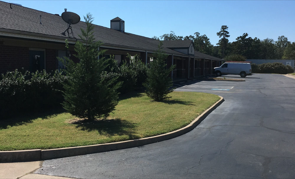 Redwood Inn - White Hall Bagian luar foto