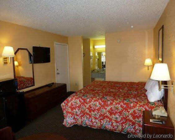 Redwood Inn - White Hall Bagian luar foto