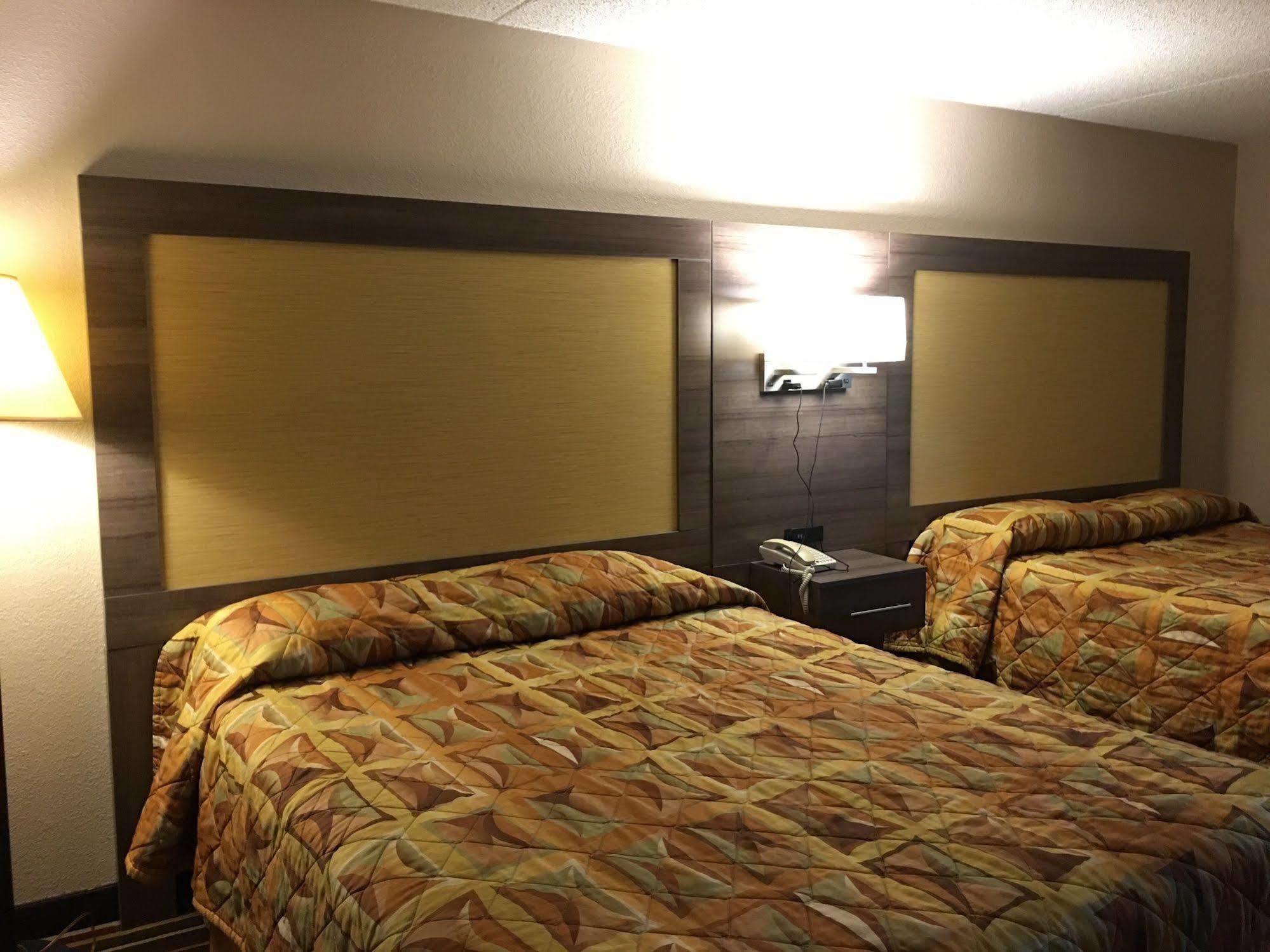 Redwood Inn - White Hall Bagian luar foto