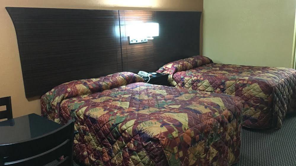 Redwood Inn - White Hall Bagian luar foto